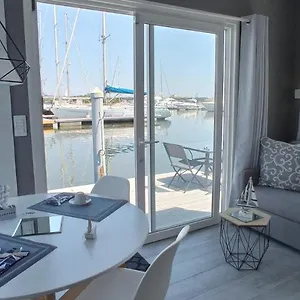  Botel Marina Degli Estensi Floating