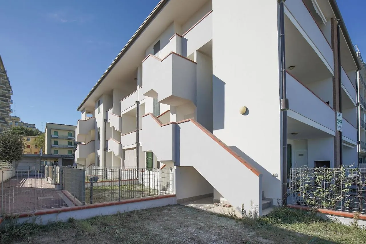 Smith 2B Apartment Llido Degli Estensi 0*,  Italy